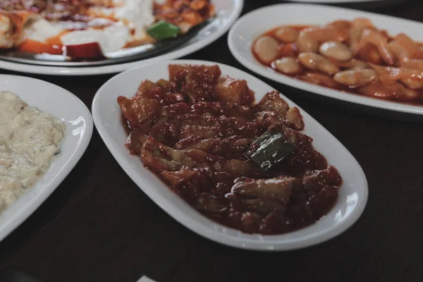 Geleneksel Türk ve Yunan yemek meze masası
