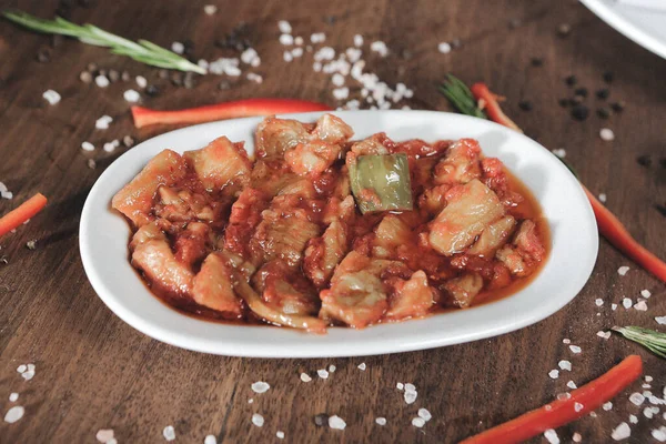 Geleneksel Türk ve Yunan yemek meze masası