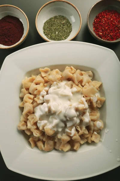 Türk mantı manlama plaka üzerinde