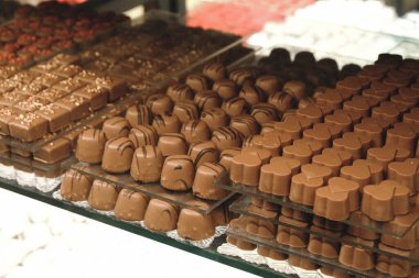 bir sürü değişik çikolatalı pralin