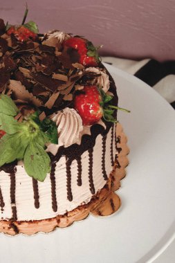 Masada lezzetli bir pasta var.