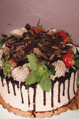 Masada lezzetli bir pasta var.