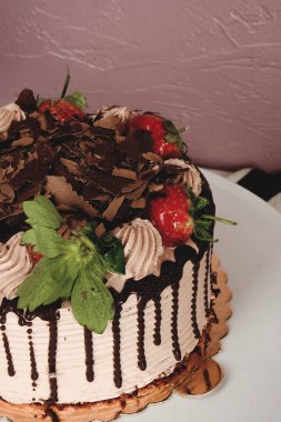 Masada lezzetli bir pasta var.