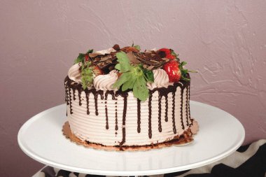 Masada lezzetli bir pasta var.