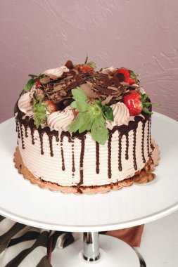 Masada lezzetli bir pasta var.