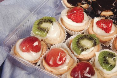 Masada lezzetli bir pasta var.