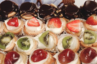 Masada lezzetli bir pasta var.