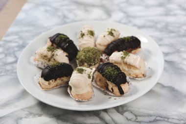 Masada lezzetli bir pasta var.