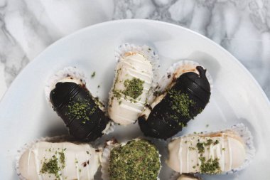 Masada lezzetli bir pasta var.