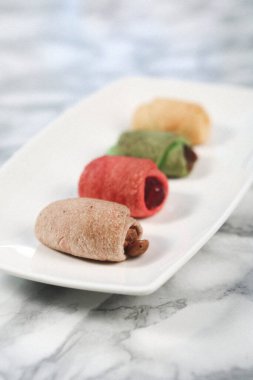 Masada lezzetli bir pasta var.