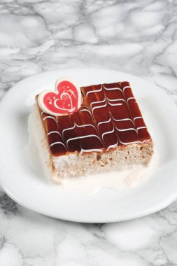 Masada lezzetli bir pasta var.