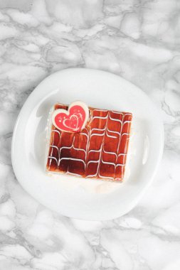 Masada lezzetli bir pasta var.