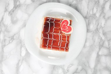 Masada lezzetli bir pasta var.