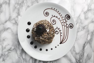 Masada lezzetli bir pasta var.