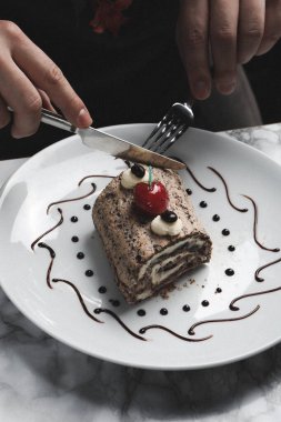 Masada lezzetli bir pasta var.