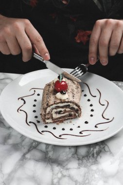 Masada lezzetli bir pasta var.