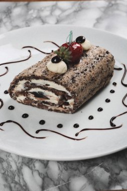 Masada lezzetli bir pasta var.