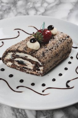 Masada lezzetli bir pasta var.