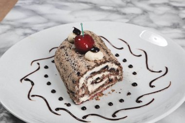 Masada lezzetli bir pasta var.