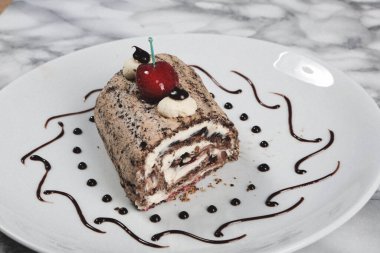 Masada lezzetli bir pasta var.