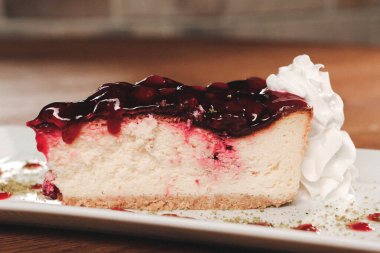 Masada lezzetli bir pasta var.