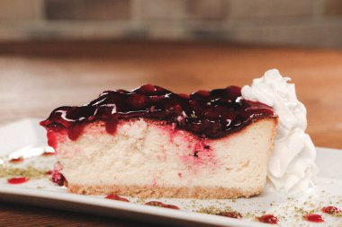 Masada lezzetli bir pasta var.