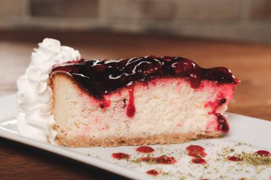 Masada lezzetli bir pasta var.