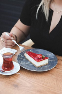 Masada lezzetli bir pasta var.