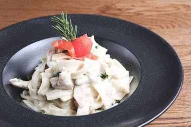 Lezzetli soslu lezzetli klasik İtalyan makarnası..