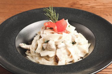 Lezzetli soslu lezzetli klasik İtalyan makarnası..