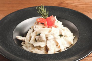 Lezzetli soslu lezzetli klasik İtalyan makarnası..