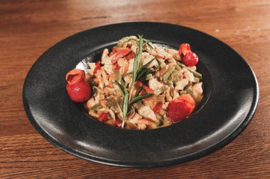 Lezzetli soslu lezzetli klasik İtalyan makarnası..