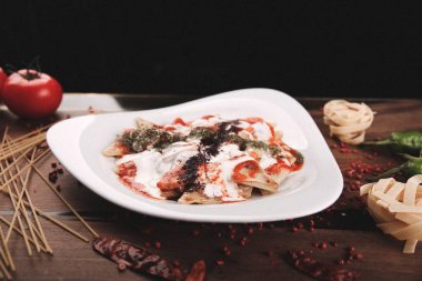 Lezzetli soslu lezzetli klasik İtalyan makarnası..