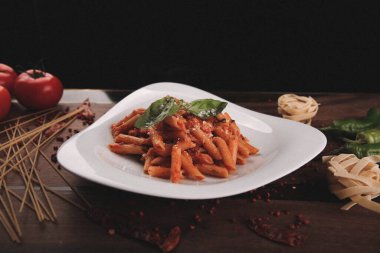 Lezzetli soslu lezzetli klasik İtalyan makarnası..