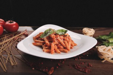 Lezzetli soslu lezzetli klasik İtalyan makarnası..