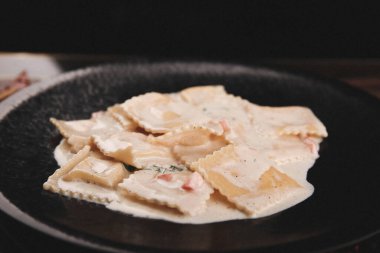 Lezzetli soslu lezzetli klasik İtalyan makarnası..