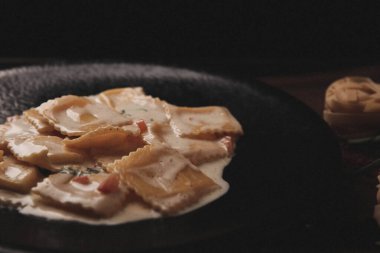 Lezzetli soslu lezzetli klasik İtalyan makarnası..