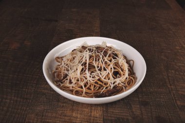 Lezzetli soslu lezzetli klasik İtalyan makarnası..