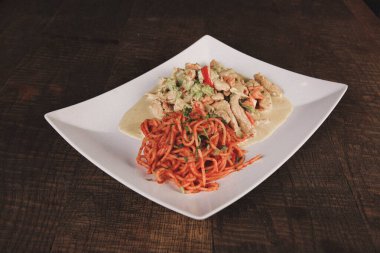 Lezzetli soslu lezzetli klasik İtalyan makarnası..