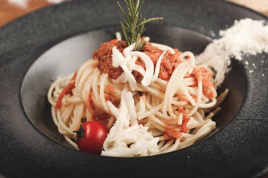 Lezzetli soslu lezzetli klasik İtalyan makarnası..