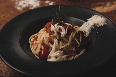 Lezzetli soslu lezzetli klasik İtalyan makarnası..