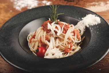 Lezzetli soslu lezzetli klasik İtalyan makarnası..