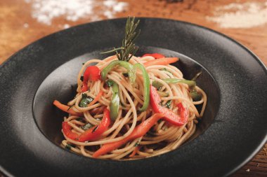 Lezzetli soslu lezzetli klasik İtalyan makarnası..