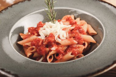 Lezzetli soslu lezzetli klasik İtalyan makarnası..