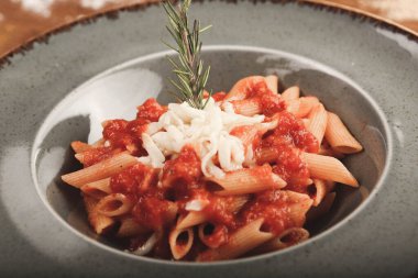 Lezzetli soslu lezzetli klasik İtalyan makarnası..