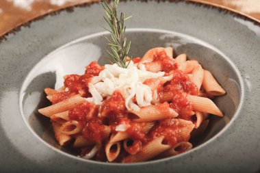 Lezzetli soslu lezzetli klasik İtalyan makarnası..