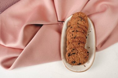 Koyu çikolata parçaları ile tanımlama