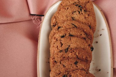 Koyu çikolata parçaları ile tanımlama