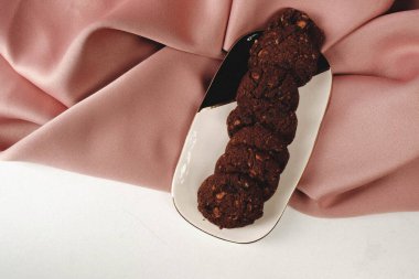 Koyu çikolata parçaları ile tanımlama