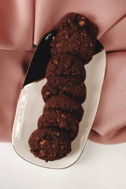 Koyu çikolata parçaları ile tanımlama